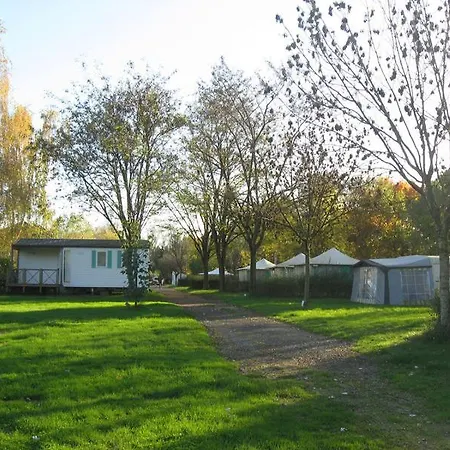 Espace Des Varennes - Camping, Guinguette, Village Des Transitions مكان تخييم